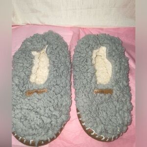 GAA HUU slipper size 7